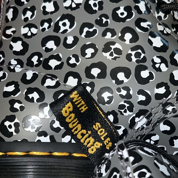 Dr Marten’s 1460 grey leopard print leather boots-Women size 6 & 8-2 pairs-NWOT - Picture 9 of 13